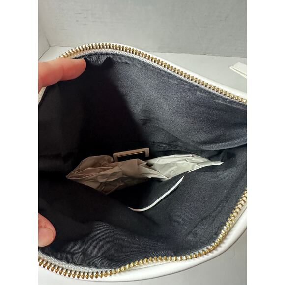 Urban Expressions Ivory Quilted Wristlet - Picture 4 of 13